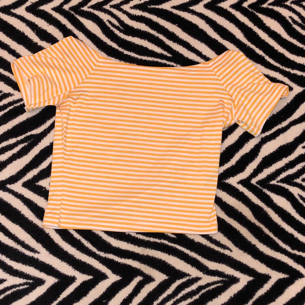 A super cute crop top!!
